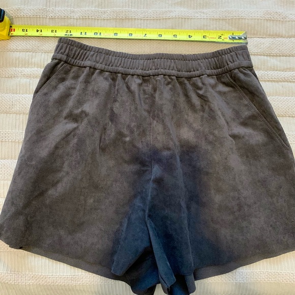 Aritzia Wilfred Free Vegan Leather Suede Shorts - Picture 5 of 6